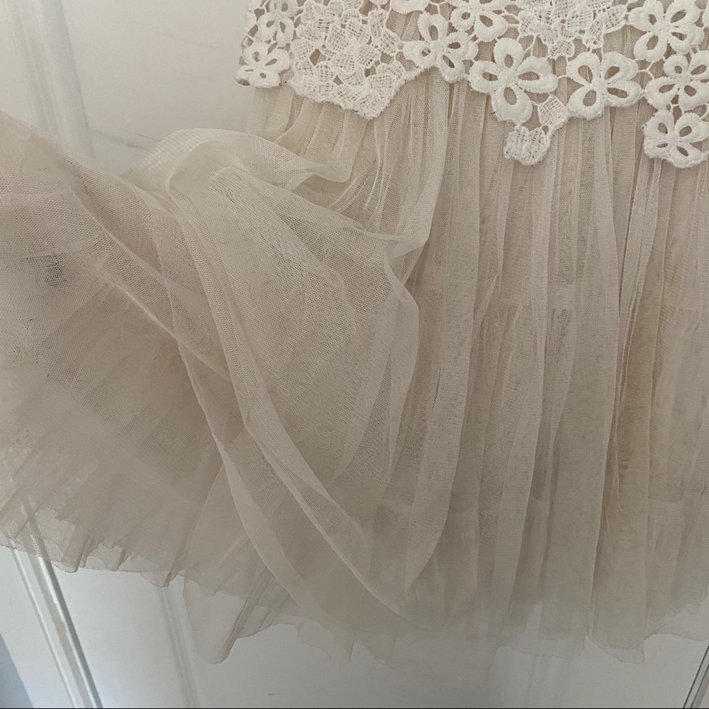 Lace Dress - Picture 5 of 8